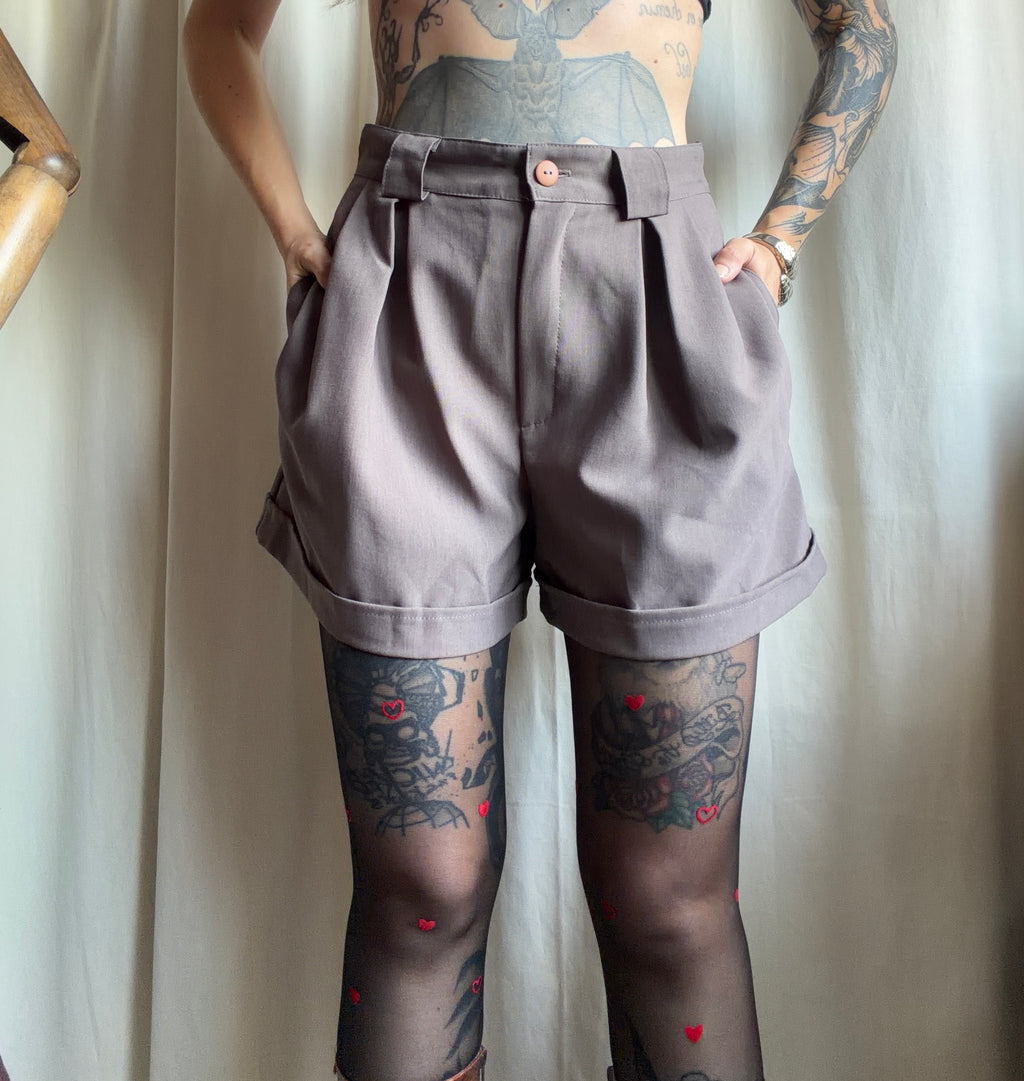 Short gris/taupe taille haute à pinces style 90s dark academia - taille M