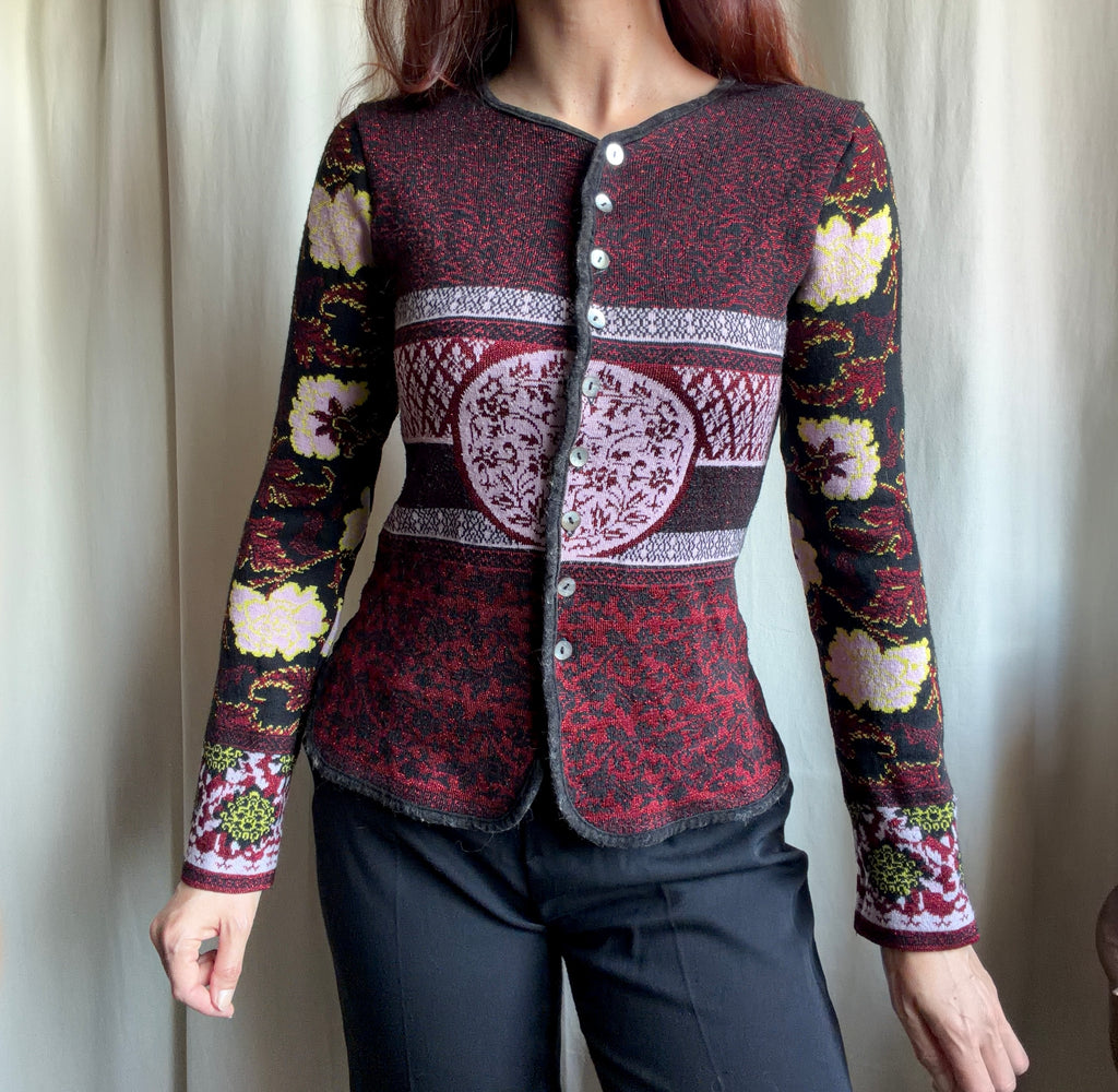 Cardigan cintré à motifs floraux style whimsigoth maximalist 90s - taille M
