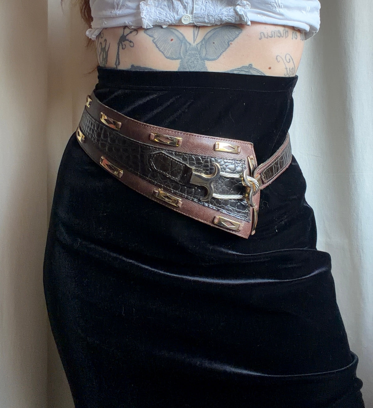 Ceinture large cuir à crochet et ornements métal style western goth - taille ajustable