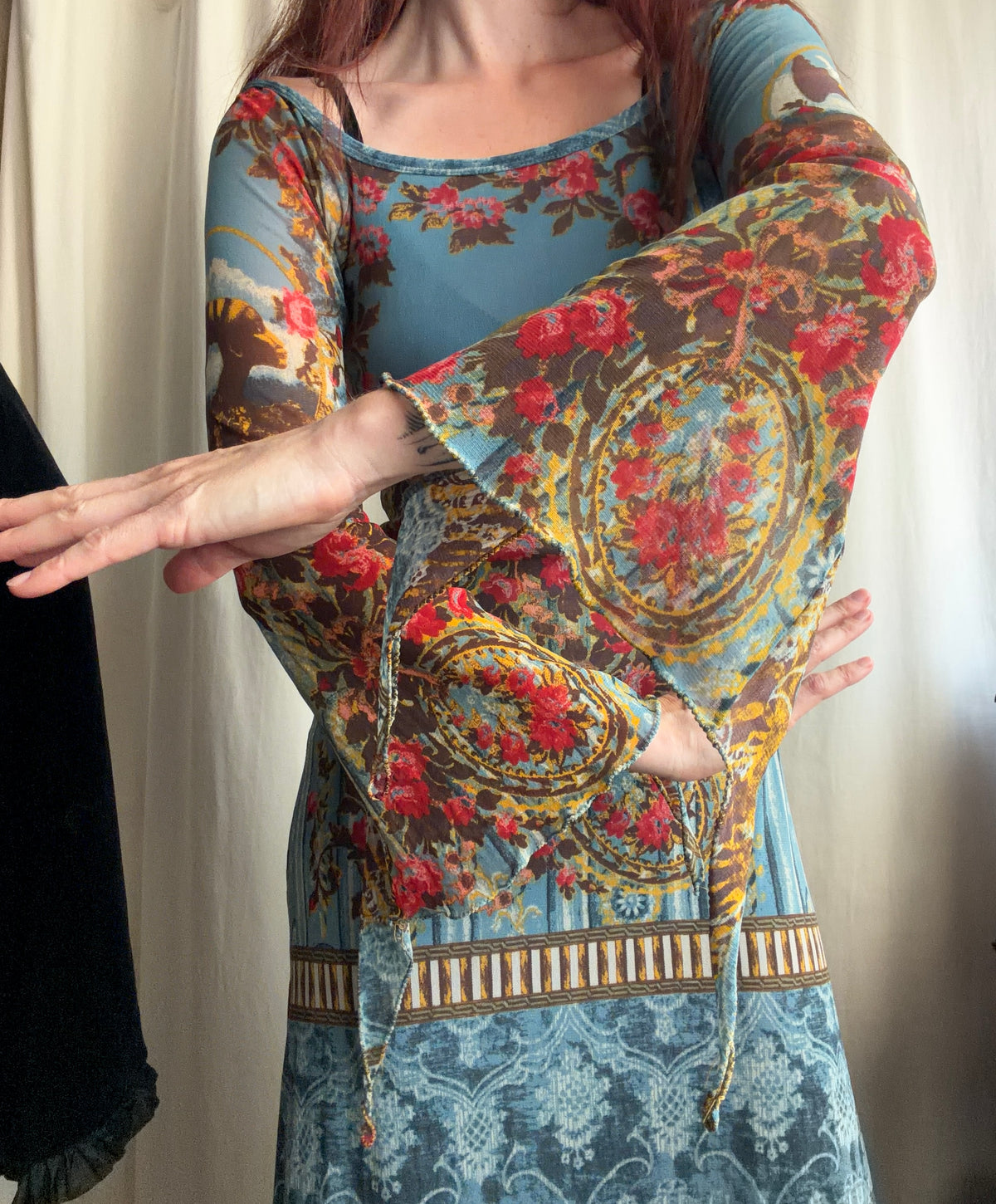 Robe Save The Queen à imprimé floral baroque et bas asymétrique – taille S/M/L