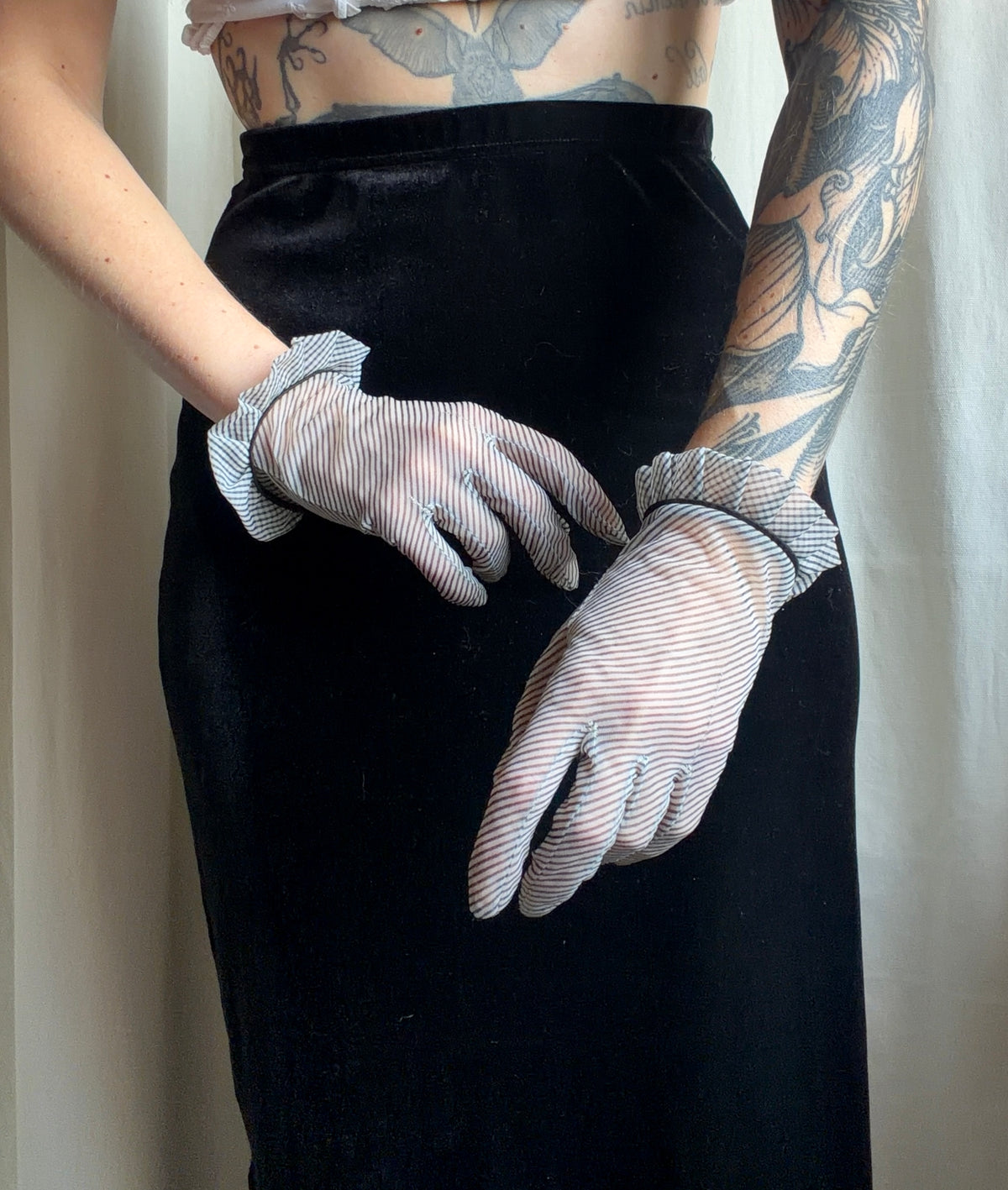 Black & white striped gloves with ruffle cuffs - gothic victorian cabaret