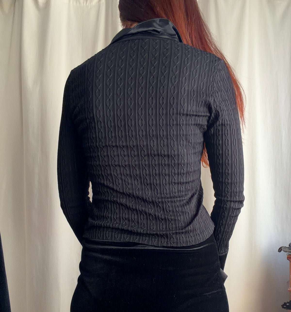 Black fitted shirt with double zipper and embossed texture – size XS/S