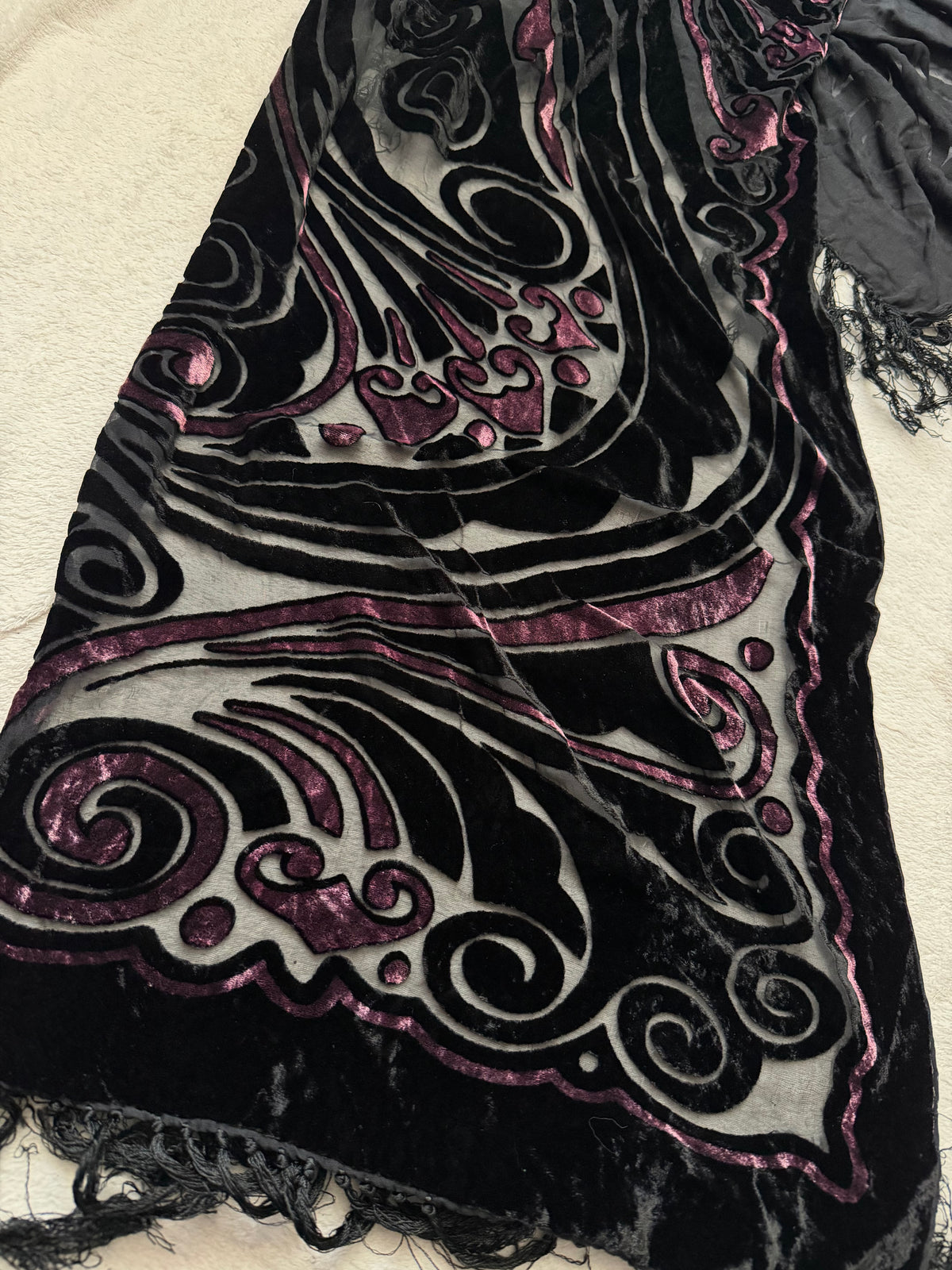 Grande écharpe velours dévoré noir rose style whimsigoth witchy goth
