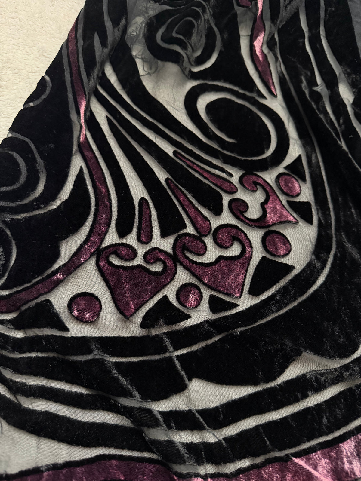 Grande écharpe velours dévoré noir rose style whimsigoth witchy goth