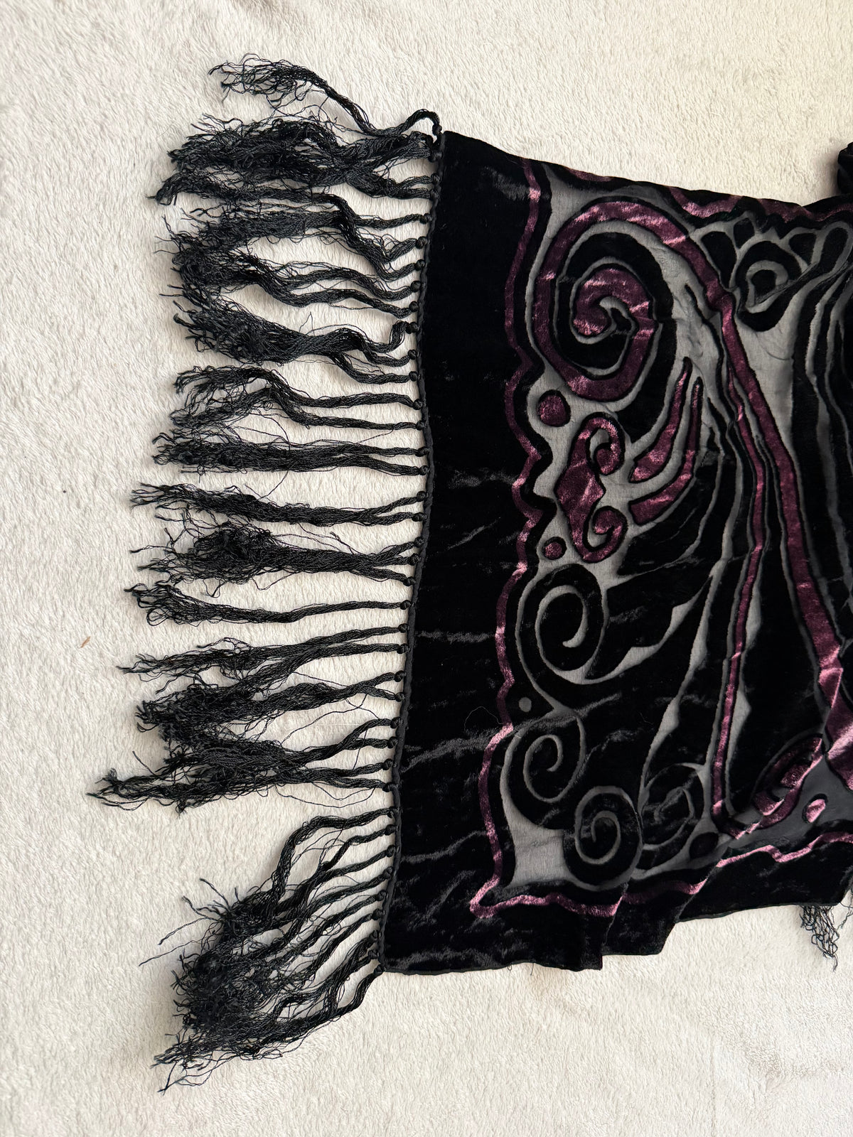 Grande écharpe velours dévoré noir rose style whimsigoth witchy goth