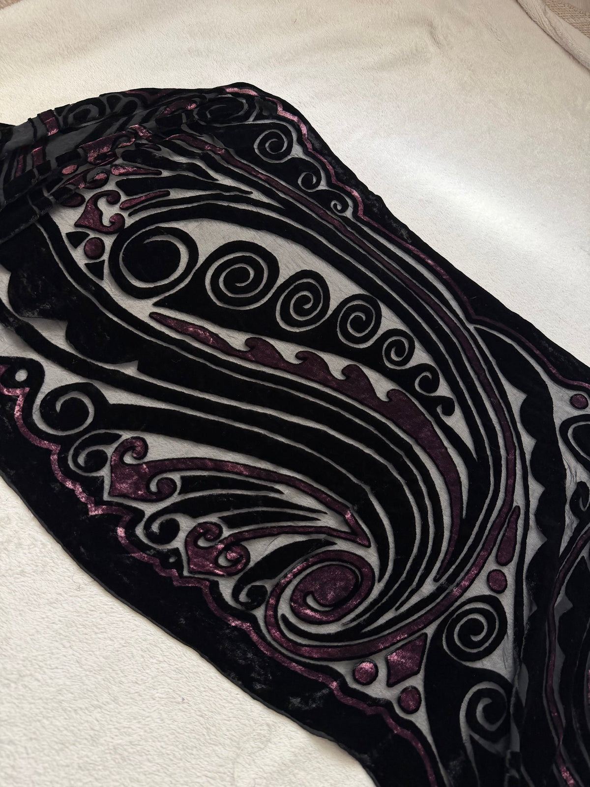 Grande écharpe velours dévoré noir rose style whimsigoth witchy goth