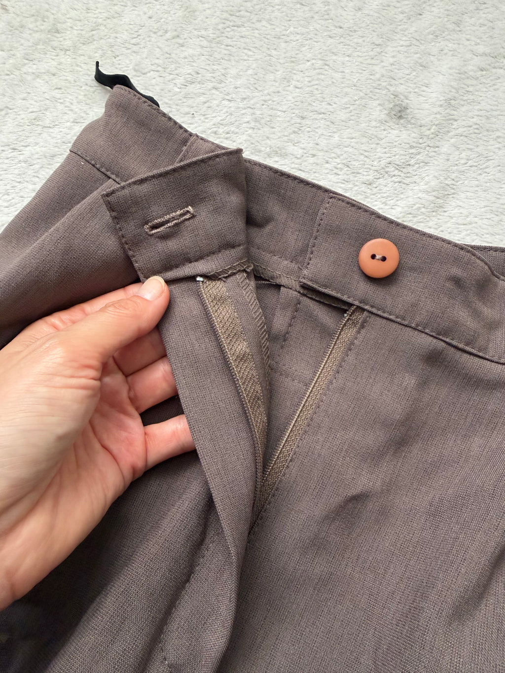 Short gris/taupe taille haute à pinces style 90s dark academia - taille M