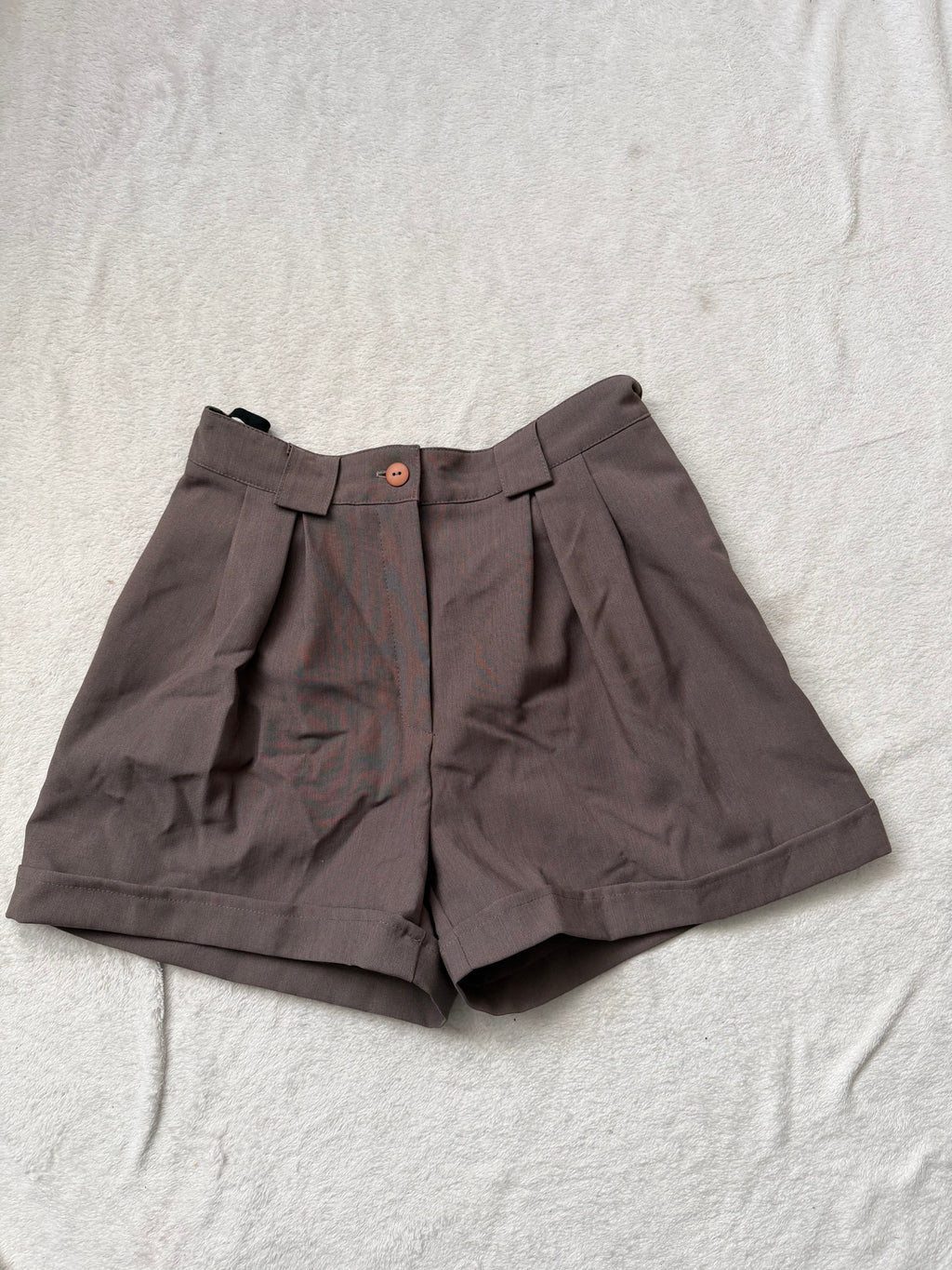 Short gris/taupe taille haute à pinces style 90s dark academia - taille M