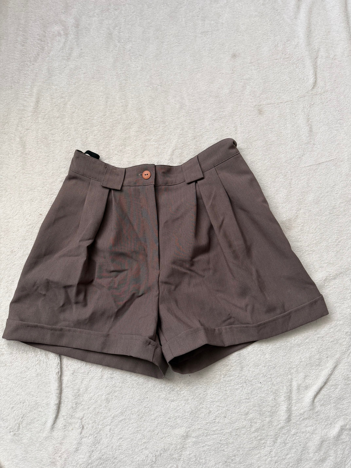 Short gris/taupe taille haute à pinces style 90s dark academia - taille M