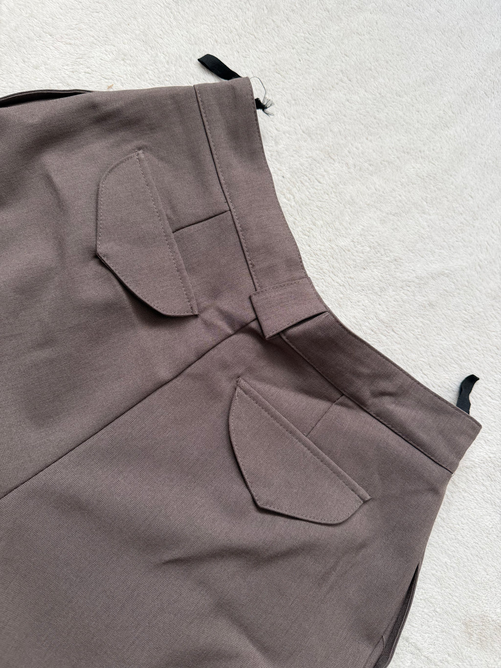 Short gris/taupe taille haute à pinces style 90s dark academia - taille M