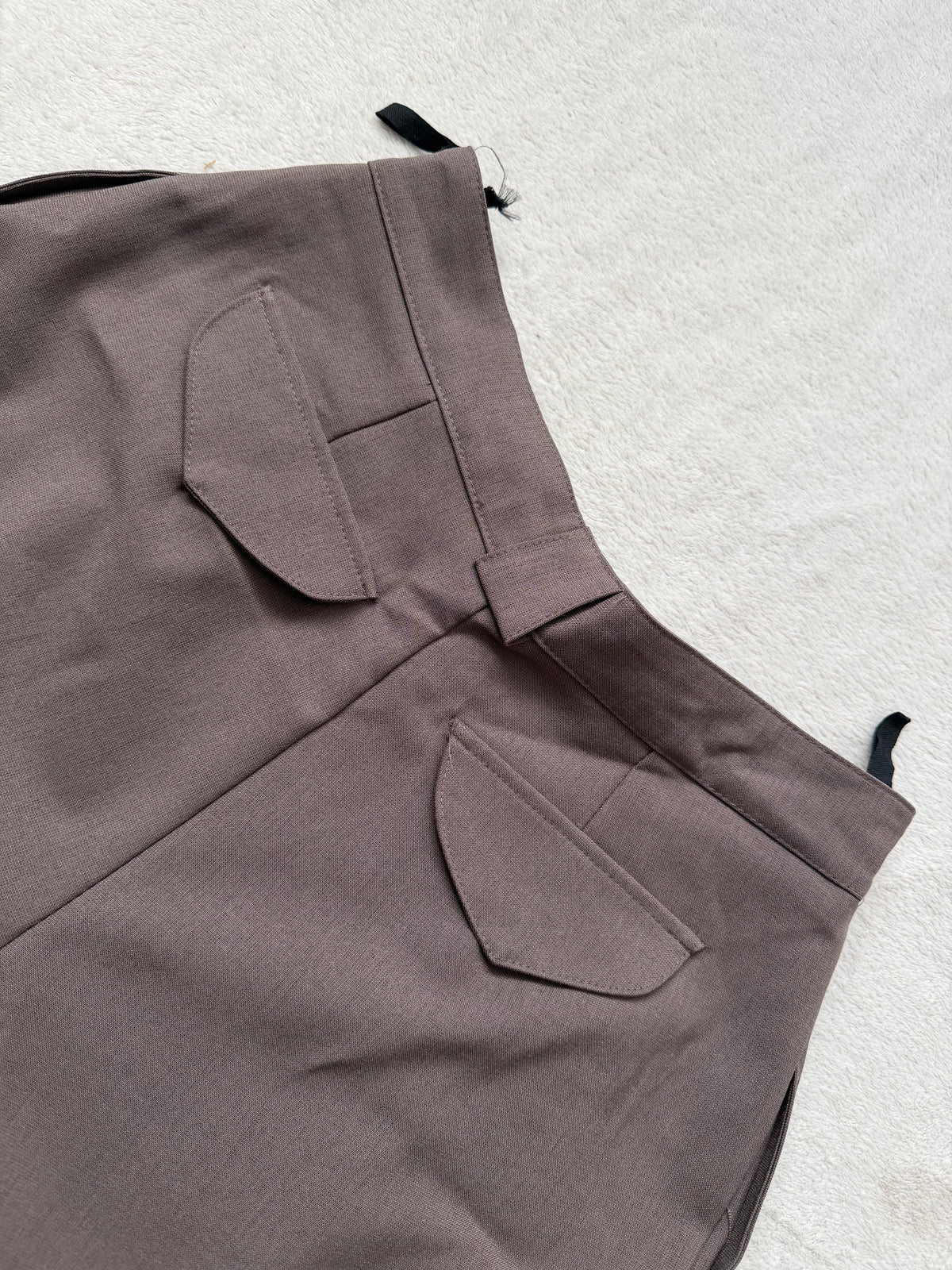 Short gris/taupe taille haute à pinces style 90s dark academia - taille M