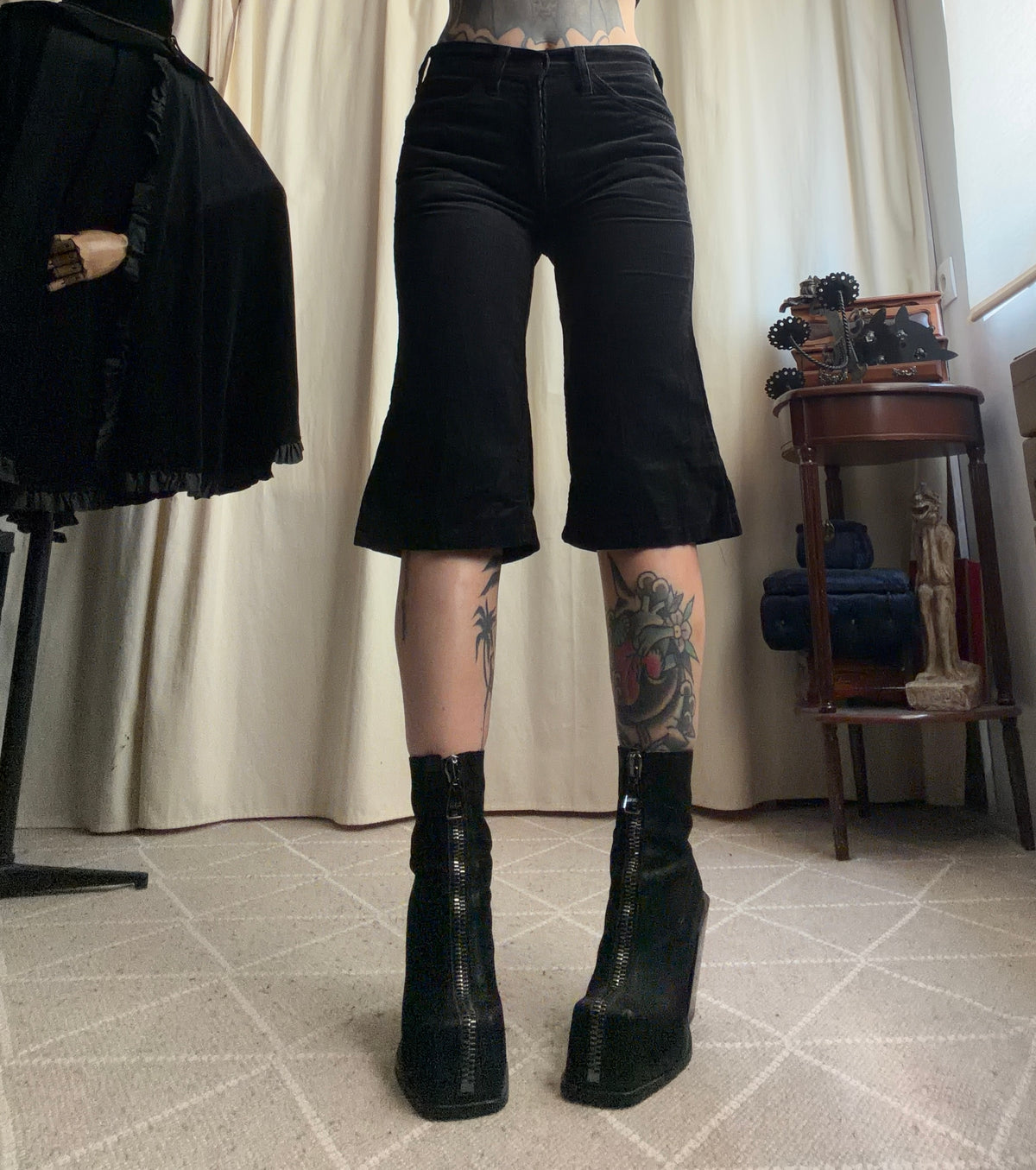 Capri Levi’s noir en velours côtelé coupe évasée – taille S