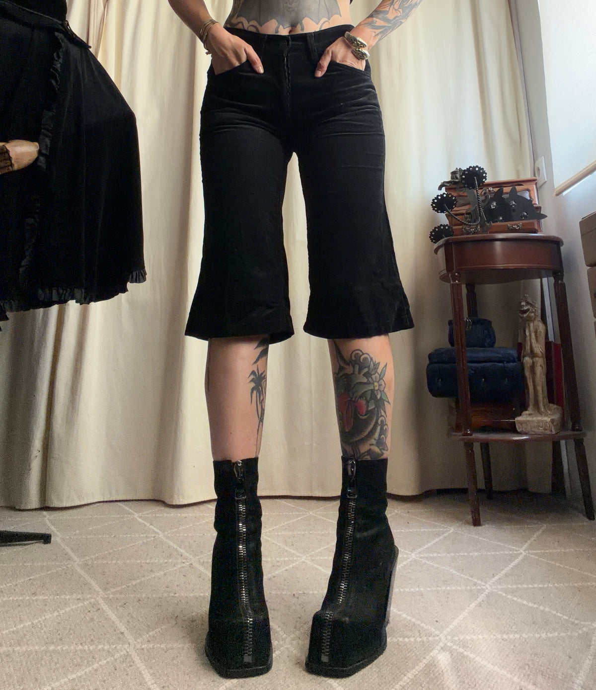Capri Levi’s noir en velours côtelé coupe évasée – taille S