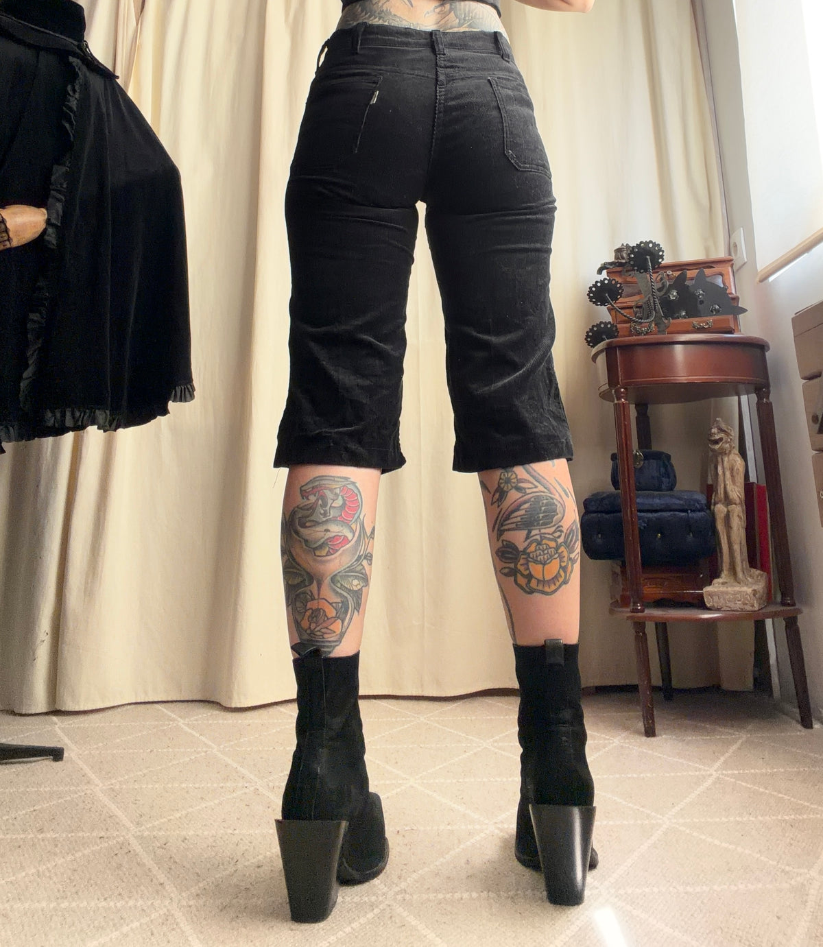Capri Levi’s noir en velours côtelé coupe évasée – taille S
