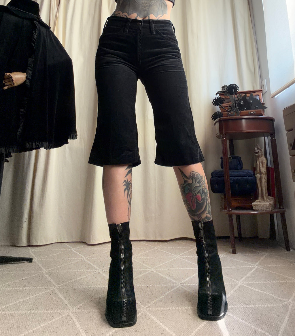 Capri Levi’s noir en velours côtelé coupe évasée – taille S