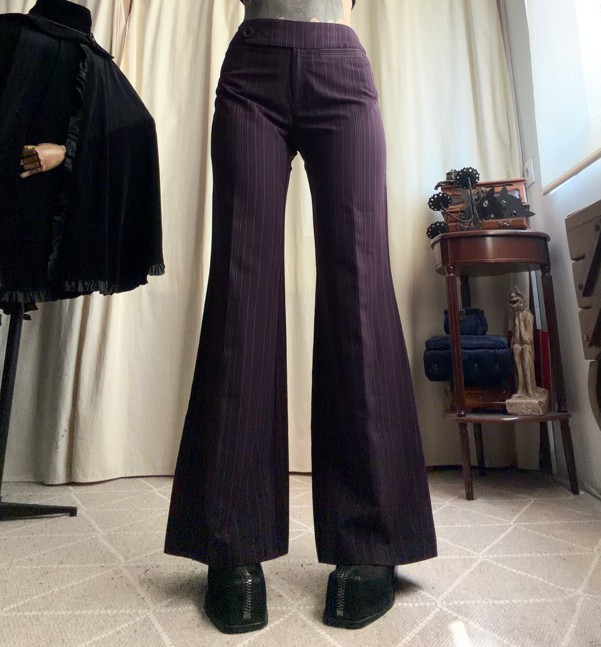 Pantalon violet prune rayé à ceinture asymétrique – taille M