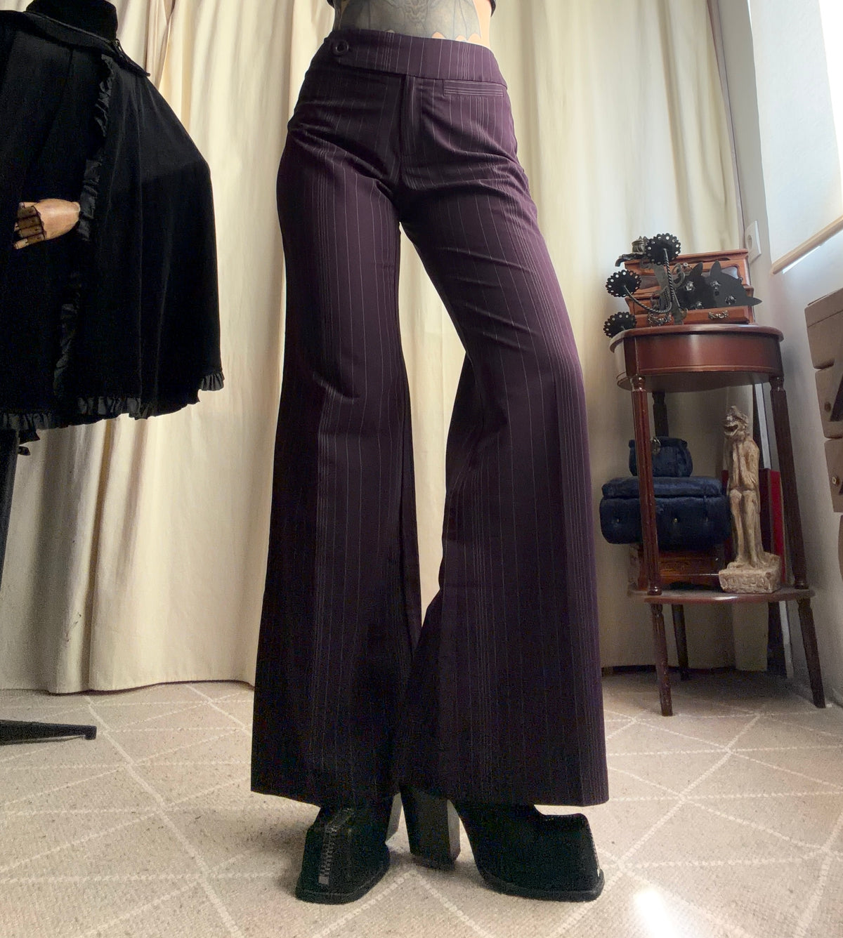 Pantalon violet prune rayé à ceinture asymétrique – taille M