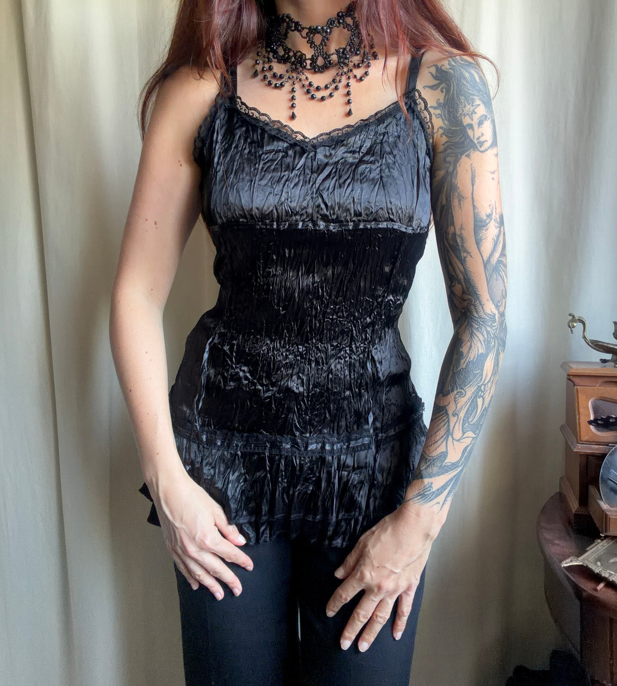 Caraco noir satin froissé et dentelle style romantic goth vampire - taille M
