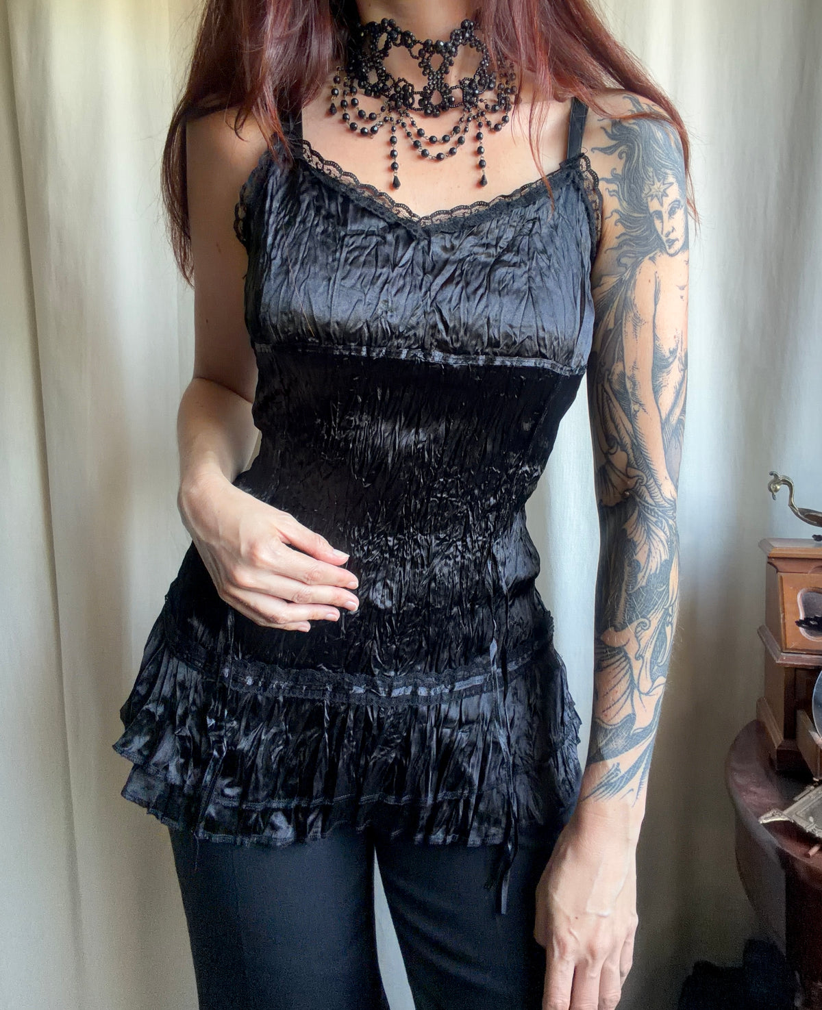 Caraco noir satin froissé et dentelle style romantic goth vampire - taille M