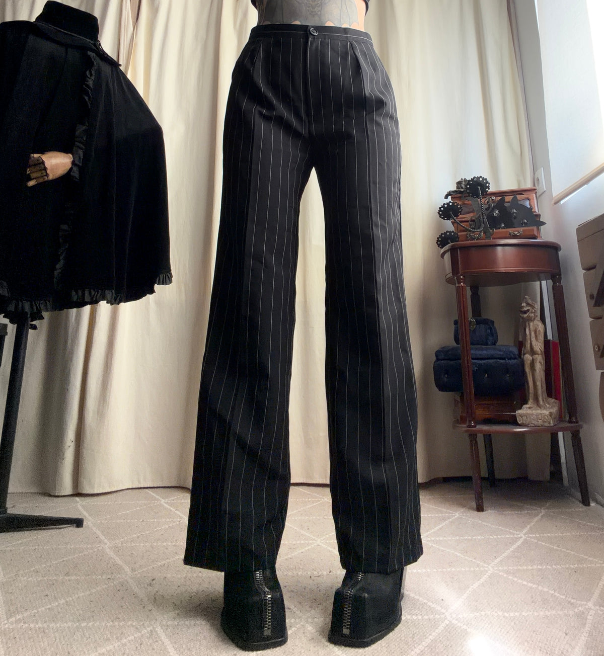 Pantalon noir pinstripe coupe droite – taille M