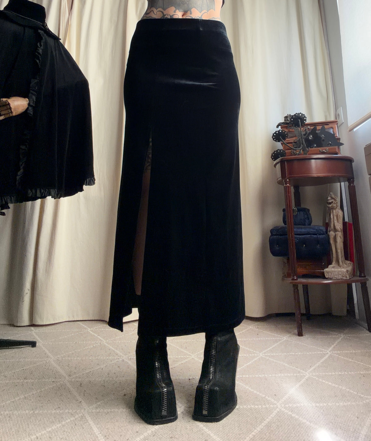 Jupe longue noire en velours fendue – vampire goth dark romantic 90s – taille S/M