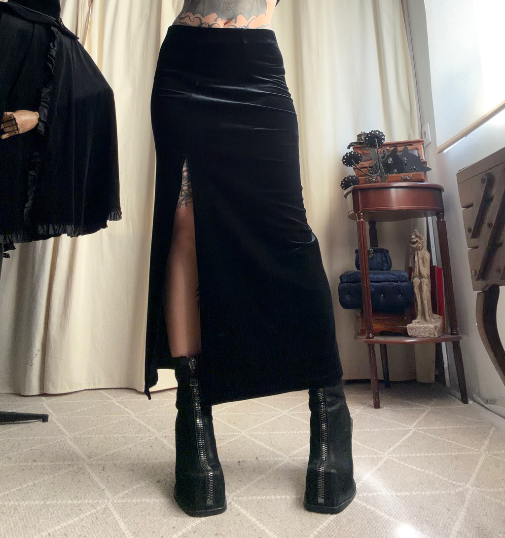 Jupe longue noire en velours fendue – vampire goth dark romantic 90s – taille S/M