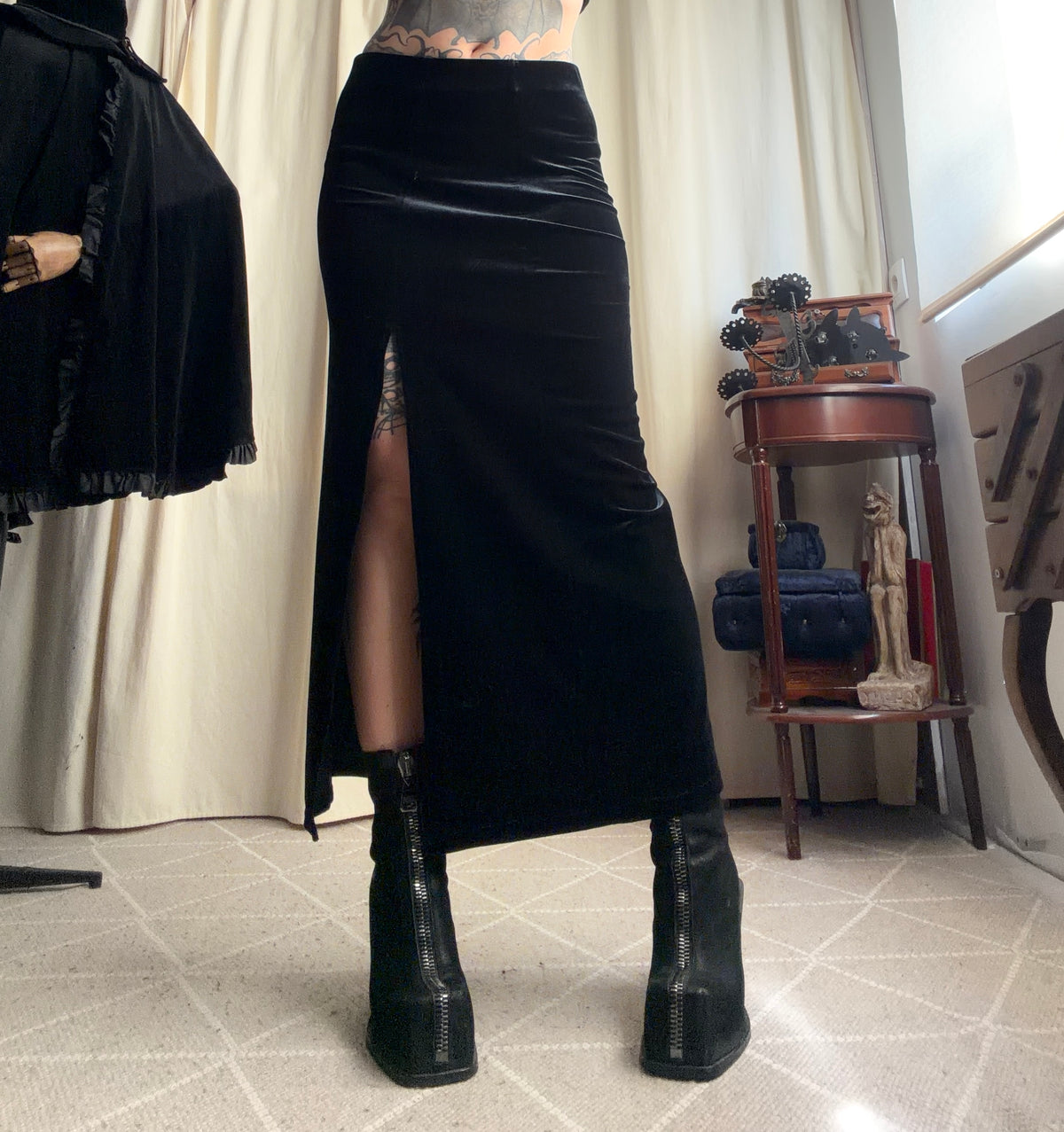 Jupe longue noire en velours fendue – vampire goth dark romantic 90s – taille S/M