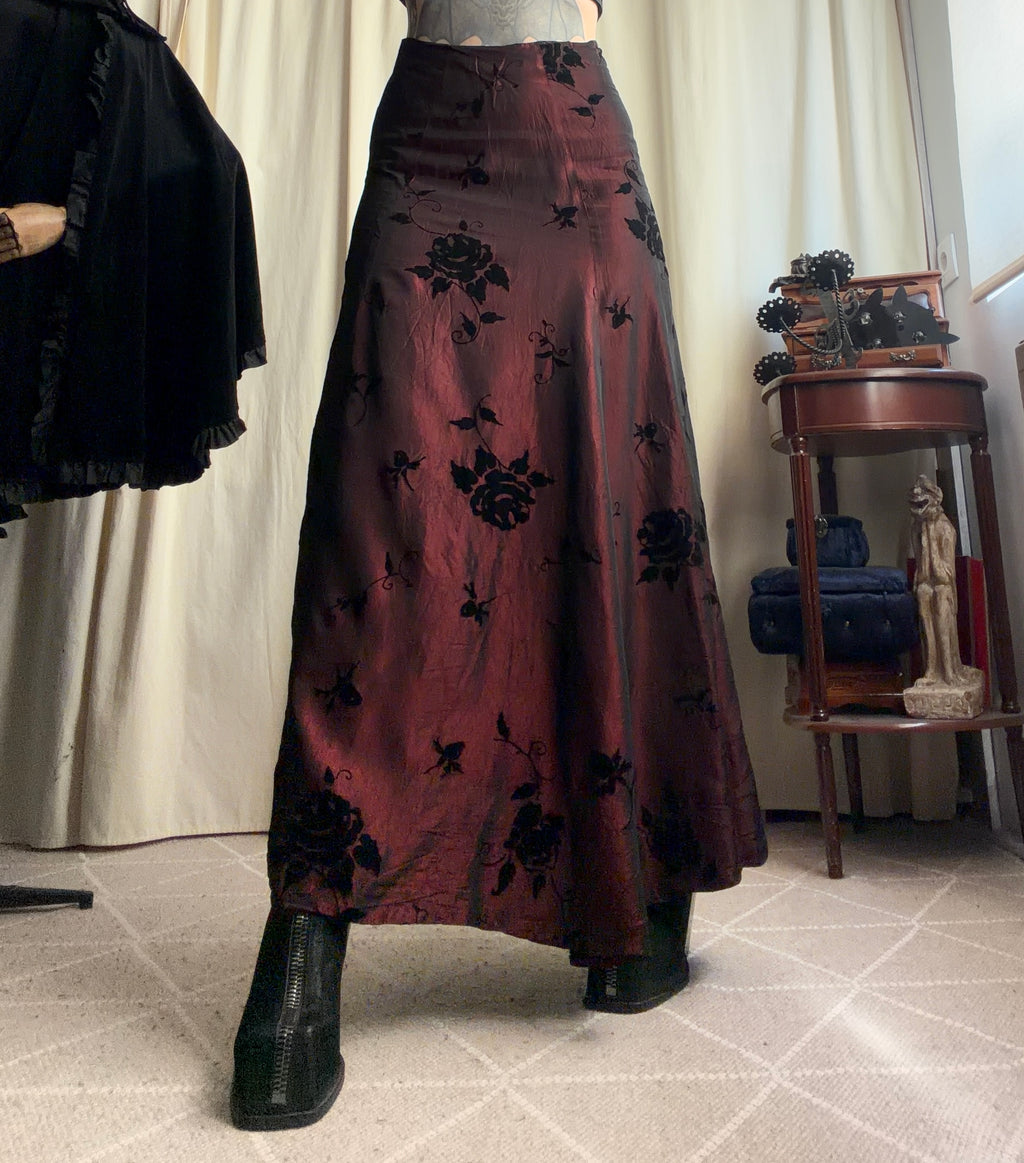 Jupe longue bordeaux à roses noires style vampy goth 90s – taille S