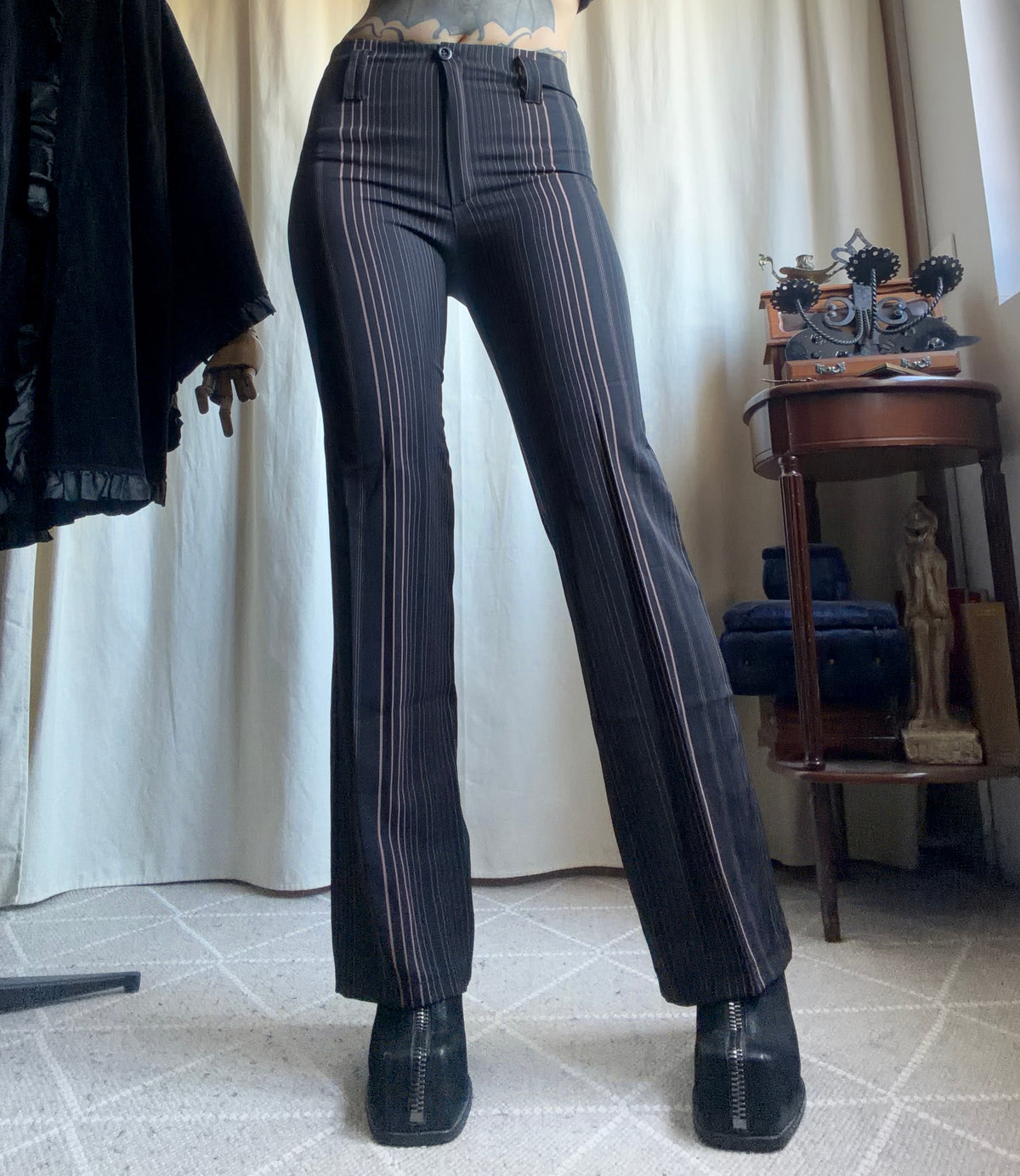 Pantalon noir pinstripe légèrement évasé style office siren y2k - taille S
