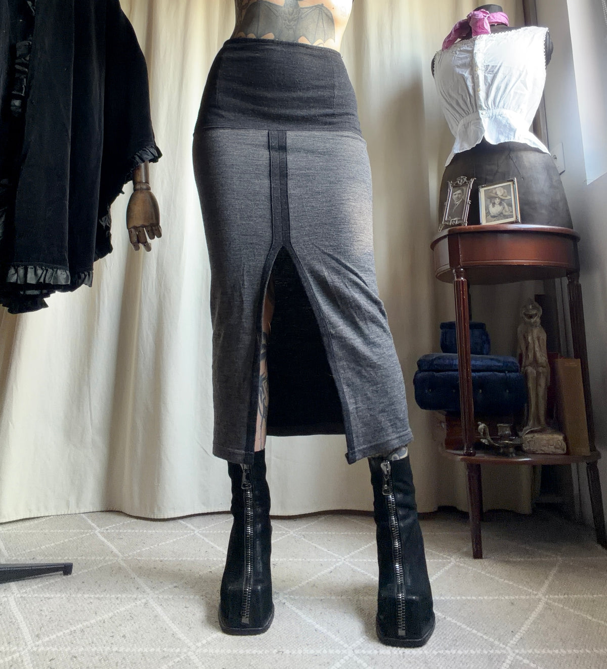 Jupe longue grise fendue style avant-garde 00s - taille S