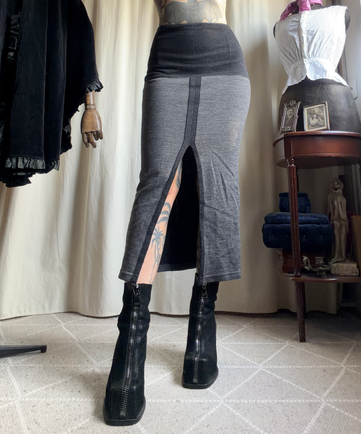 Jupe longue grise fendue style avant-garde 00s - taille S