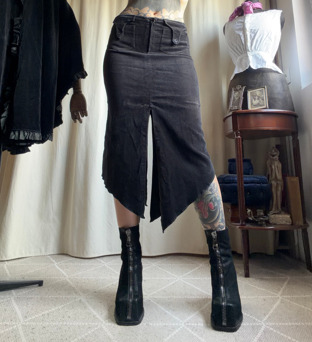 Jupe midi noire asymétrique en velours côtelé style goth Y2K - taille S