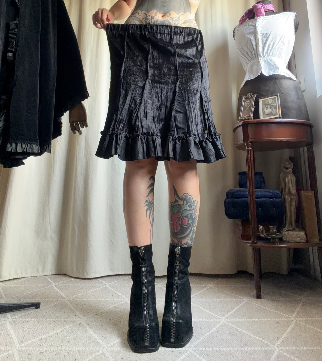 Jupe noire en velours et satin à volants style goth romantique - taille S/M