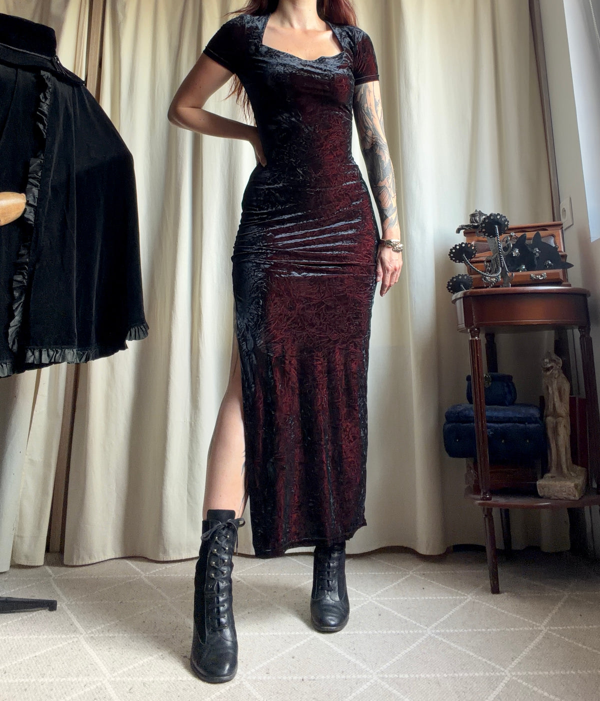 Robe longue velours noir reflets bordeaux fendue – vampire goth 90s – taille S