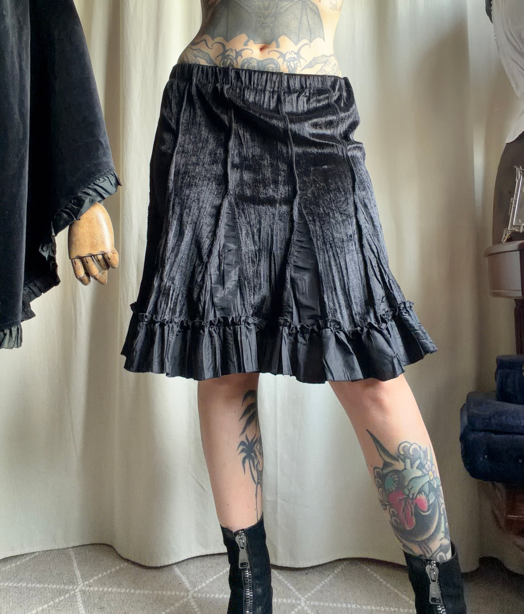 Jupe noire en velours et satin à volants style goth romantique - taille S/M