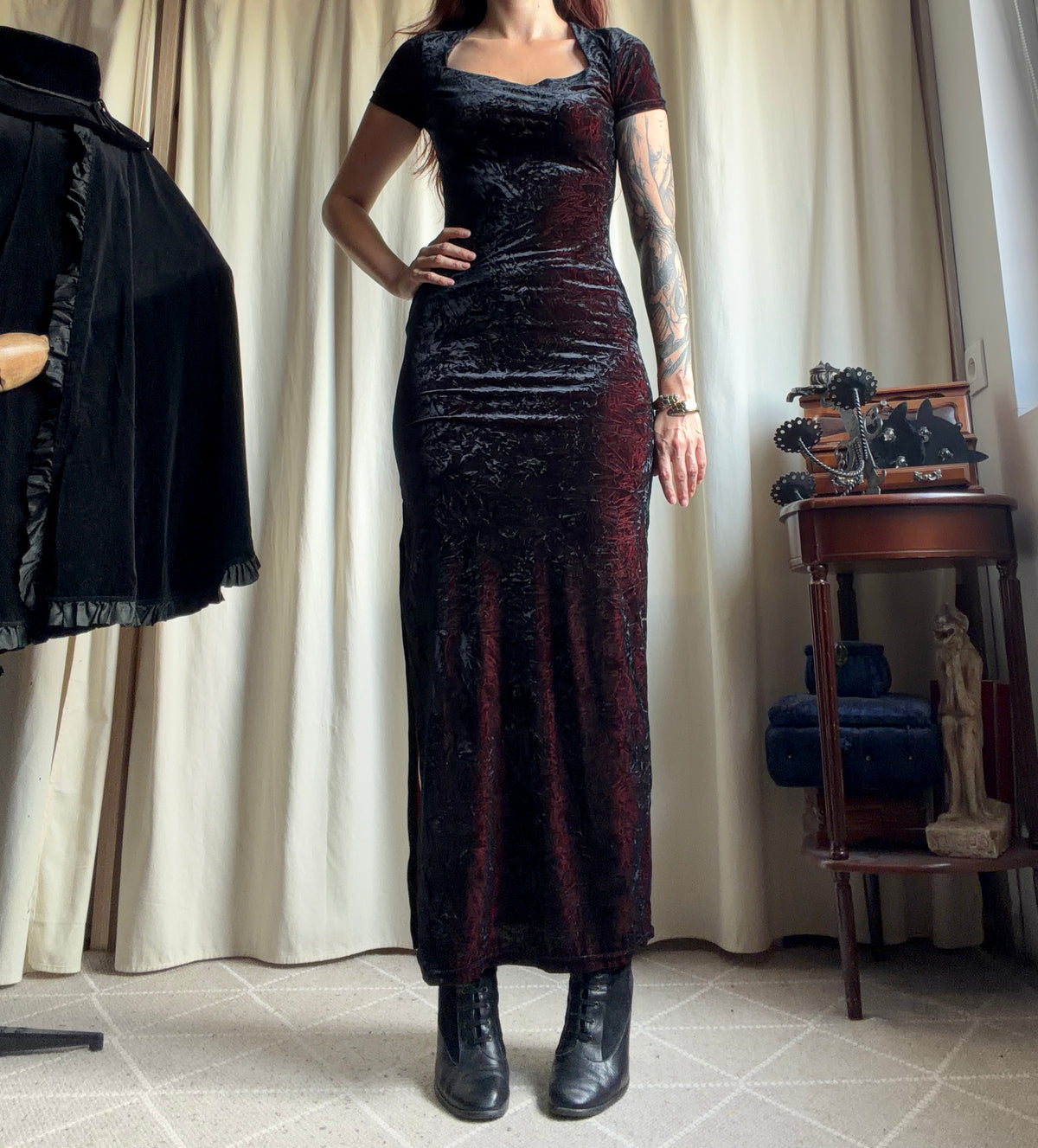 Robe longue velours noir reflets bordeaux fendue – vampire goth 90s – taille S