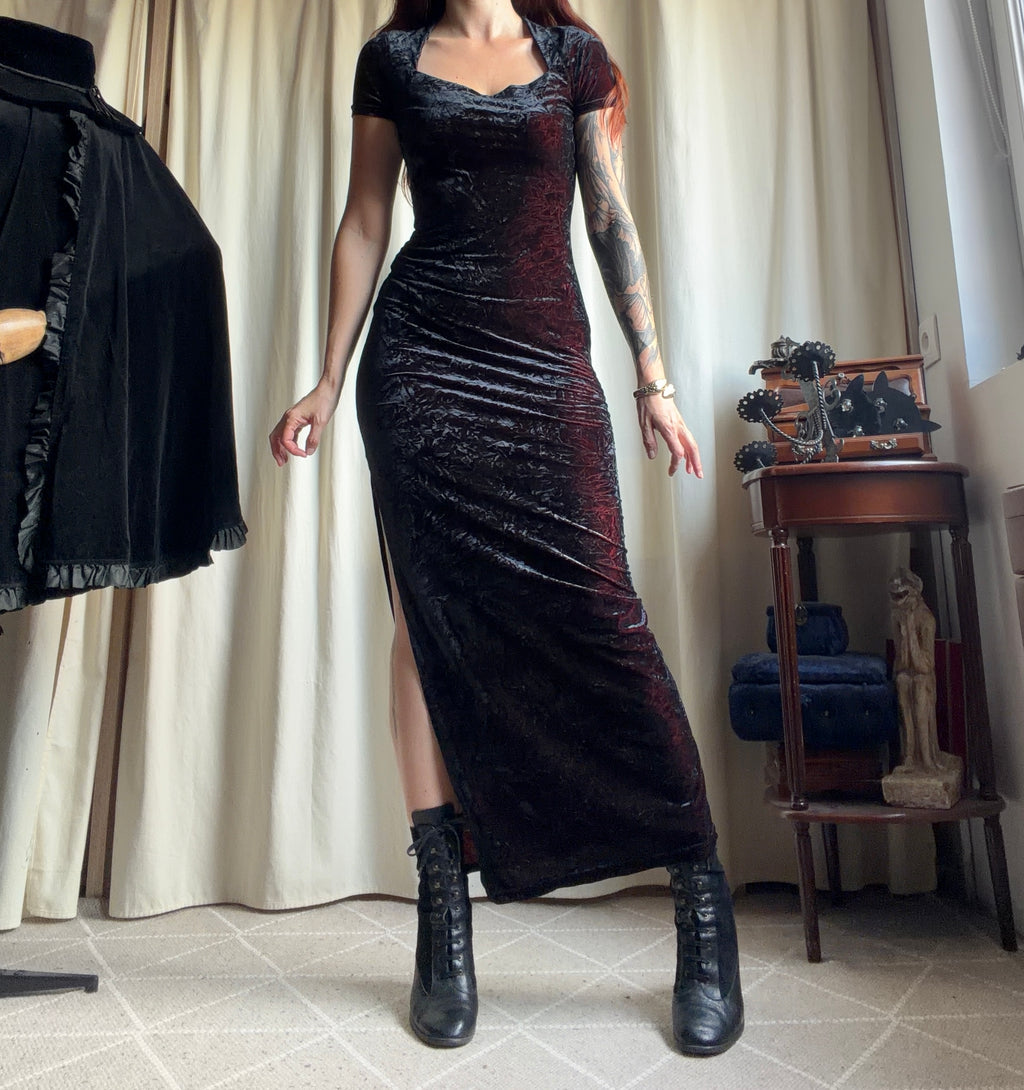 Long black velvet burgundy-tinged slit dress – 90s gothic vampire – size S