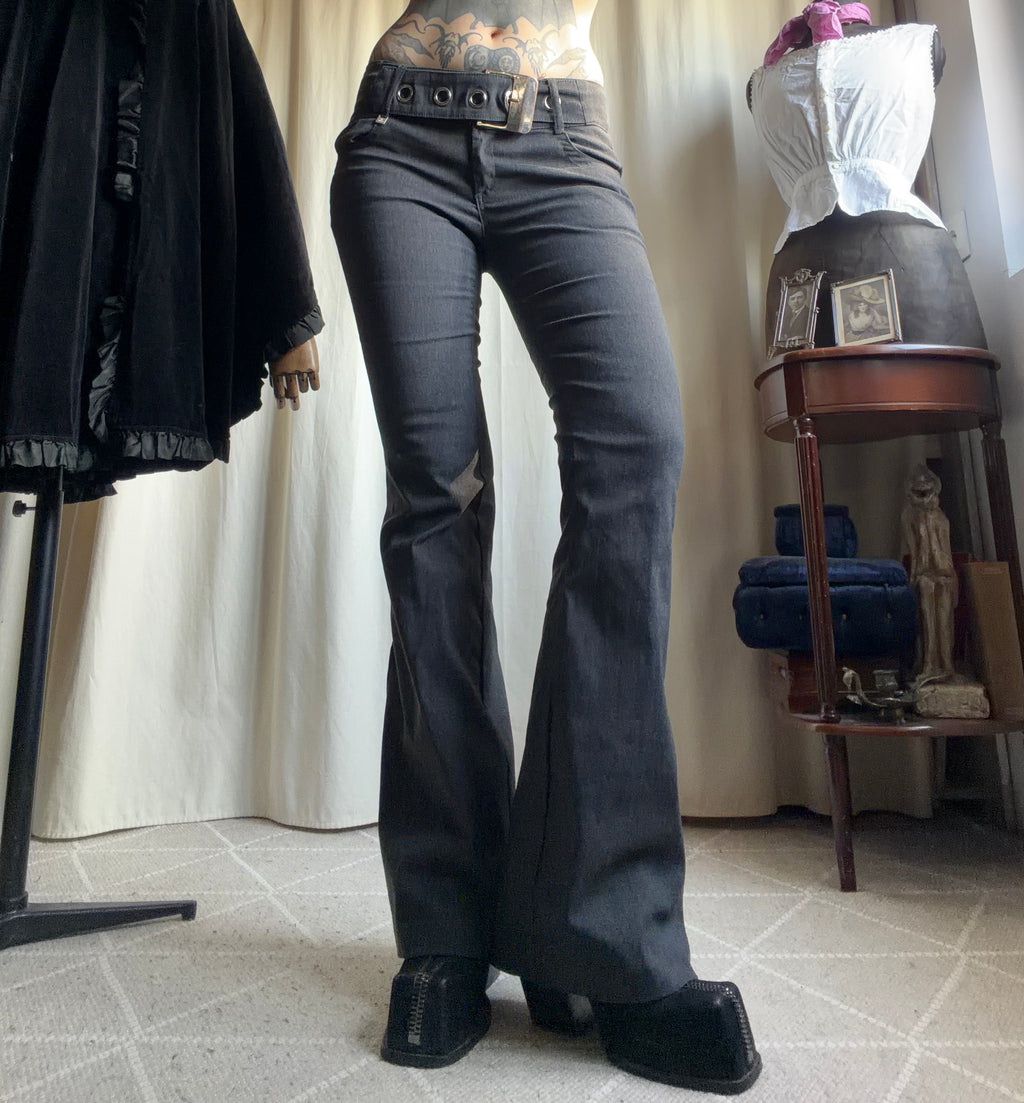 Pantalon gris anthracite évasé à ceinture œillets style corporate goth - taille S/M
