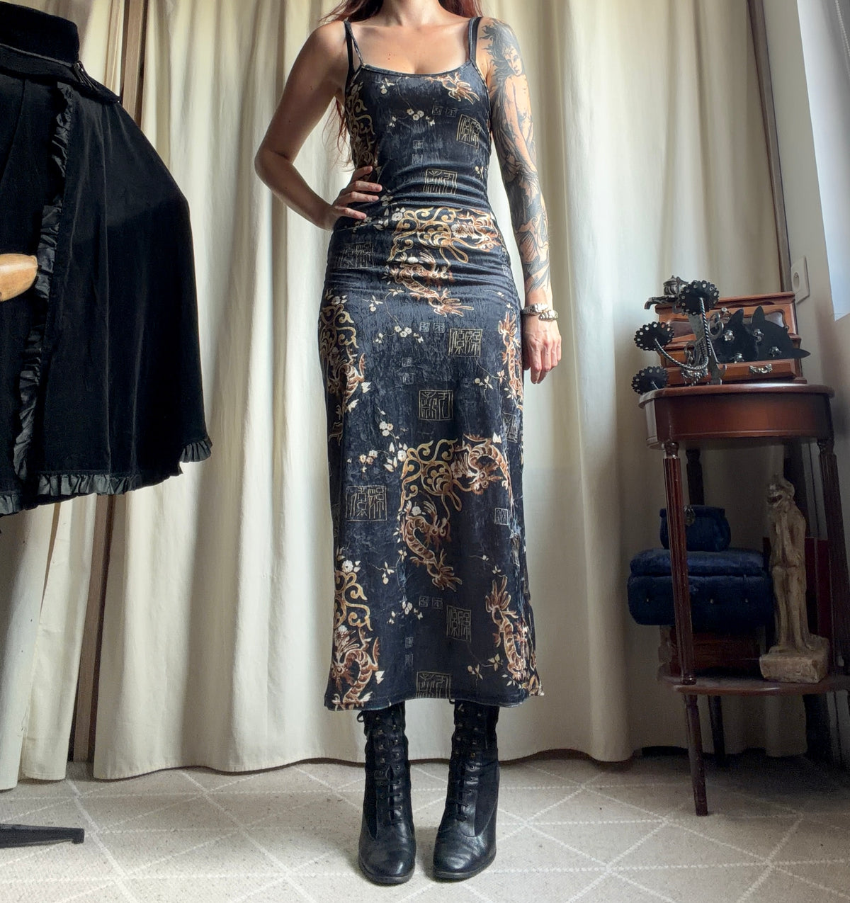 Robe longue velours gris motif dragons asiatiques dorés – taille XS/S