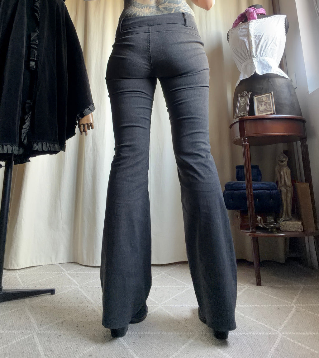 Pantalon gris anthracite évasé à ceinture œillets style corporate goth - taille S/M