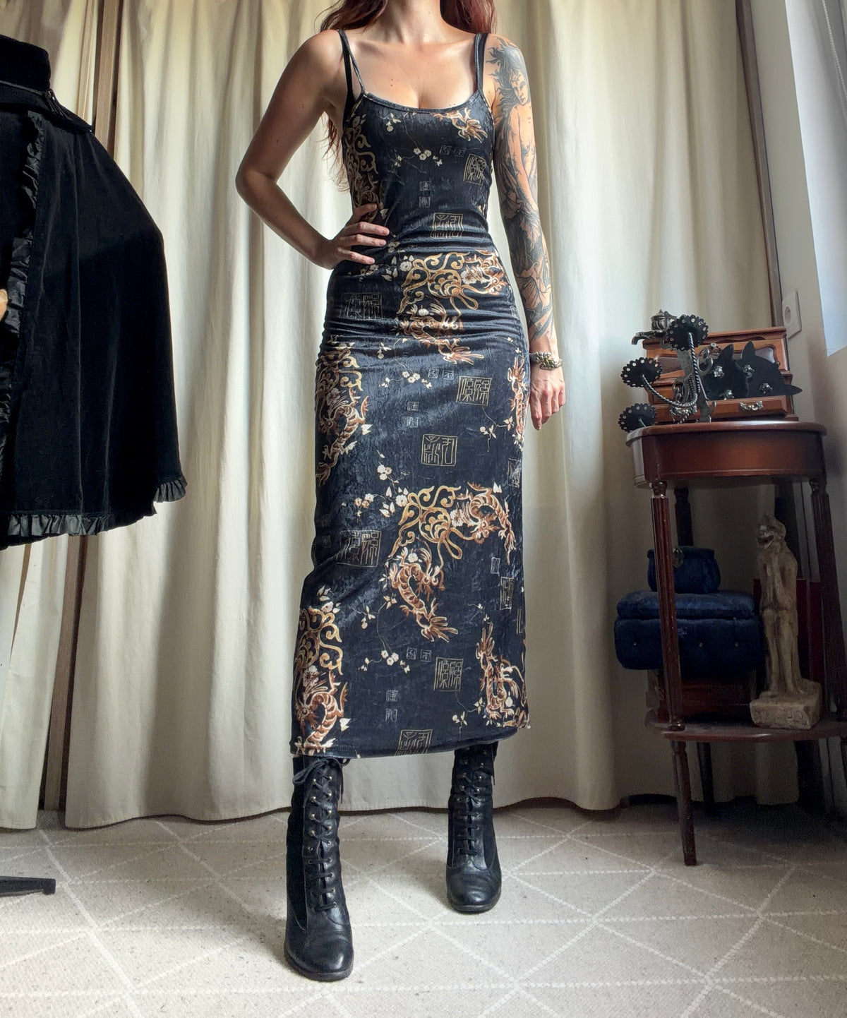 Robe longue velours gris motif dragons asiatiques dorés – taille XS/S