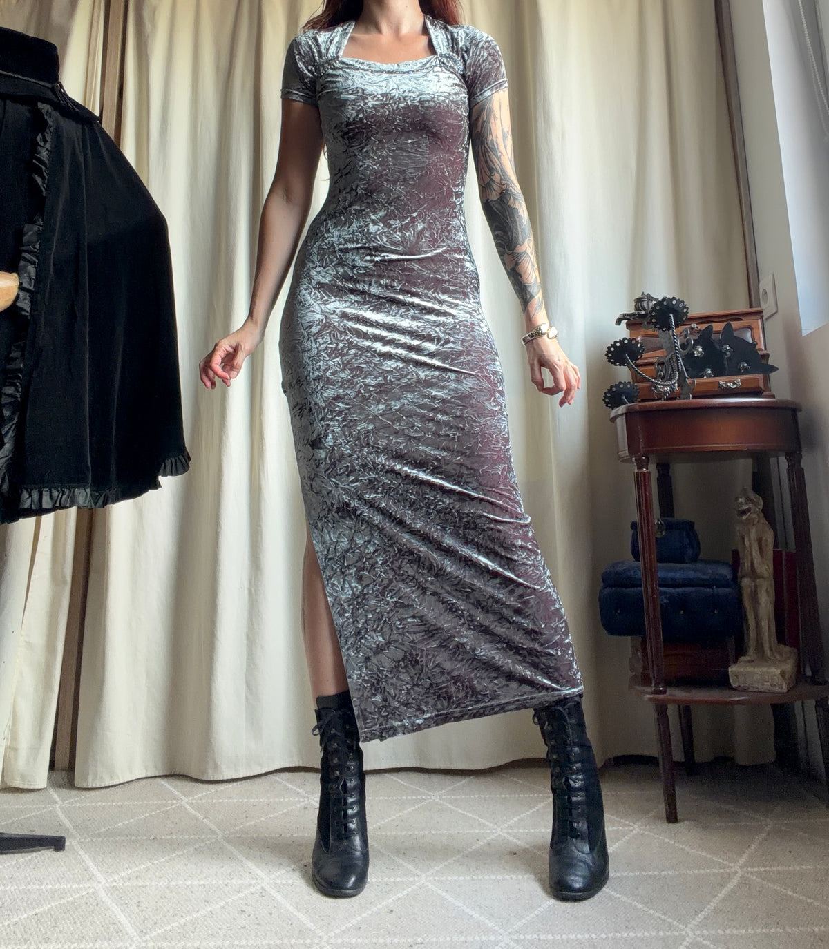 Robe longue velours argenté reflets bordeaux fendue – goth glam 90s Y2K – taille S