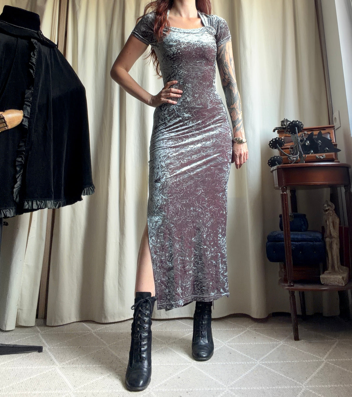 Robe longue velours argenté reflets bordeaux fendue – goth glam 90s Y2K – taille S
