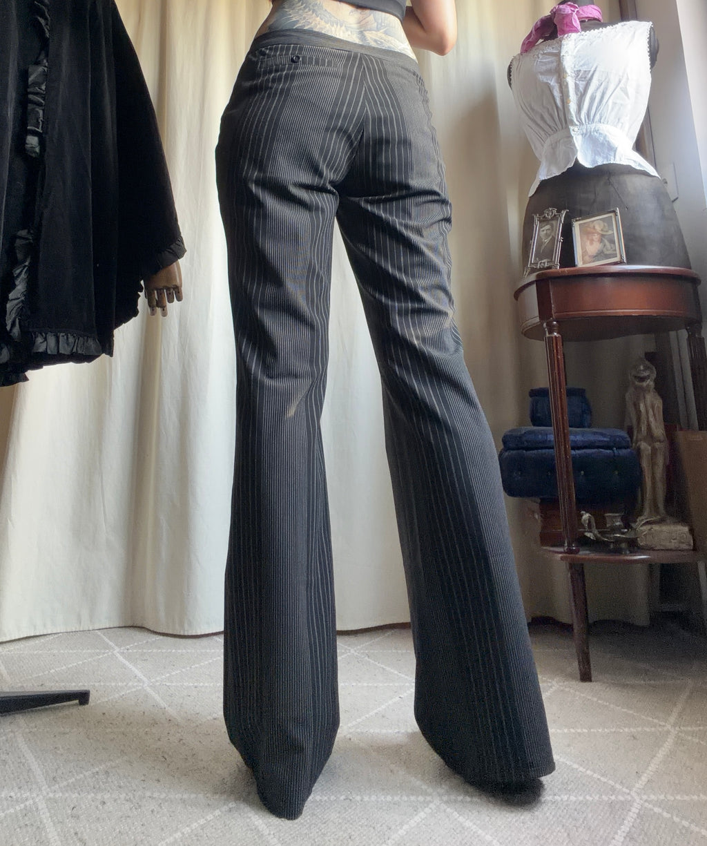 Black pinstriped wide-leg trousers, 00s office siren style - size L