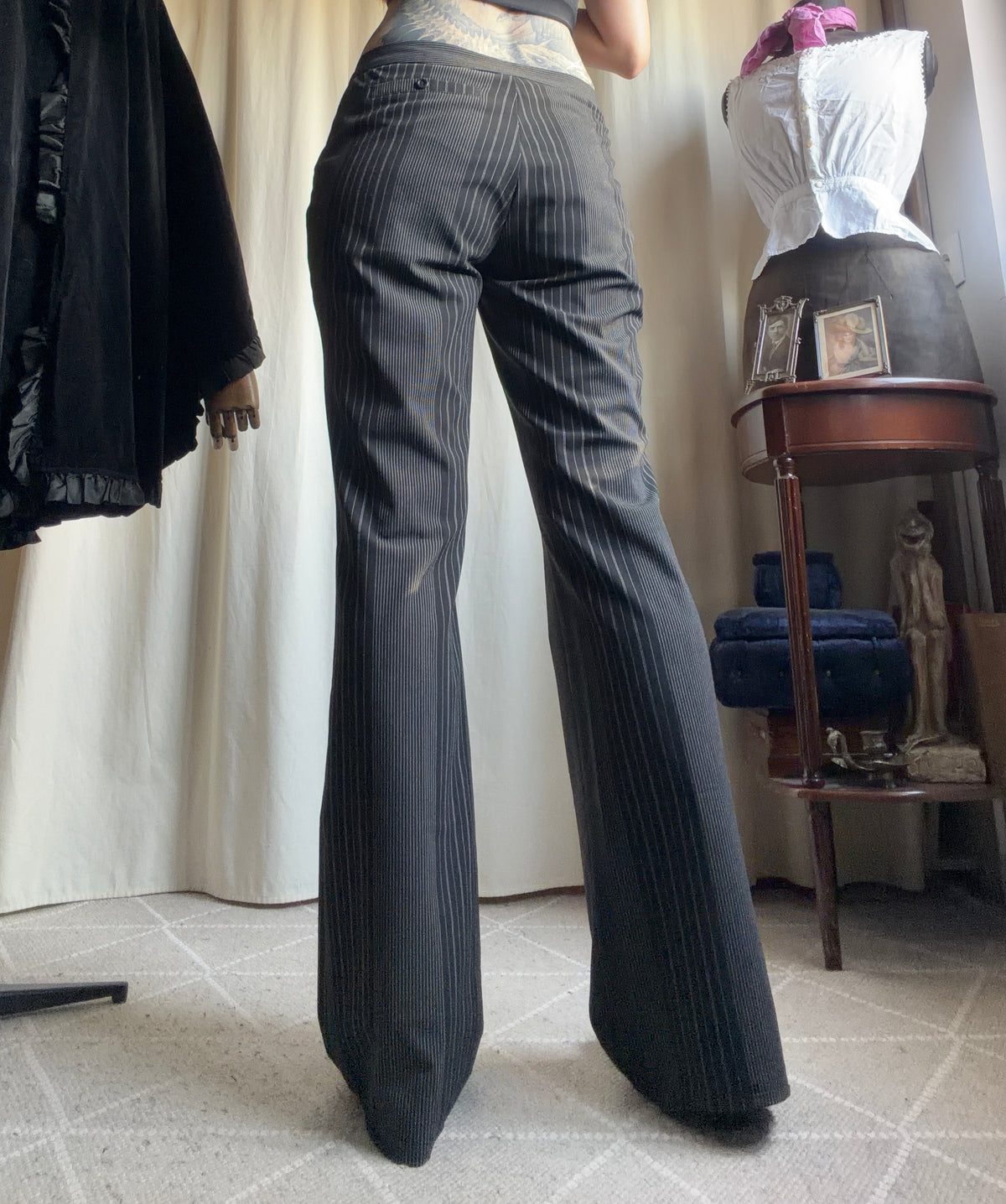 Black pinstriped wide-leg trousers, 00s office siren style - size L