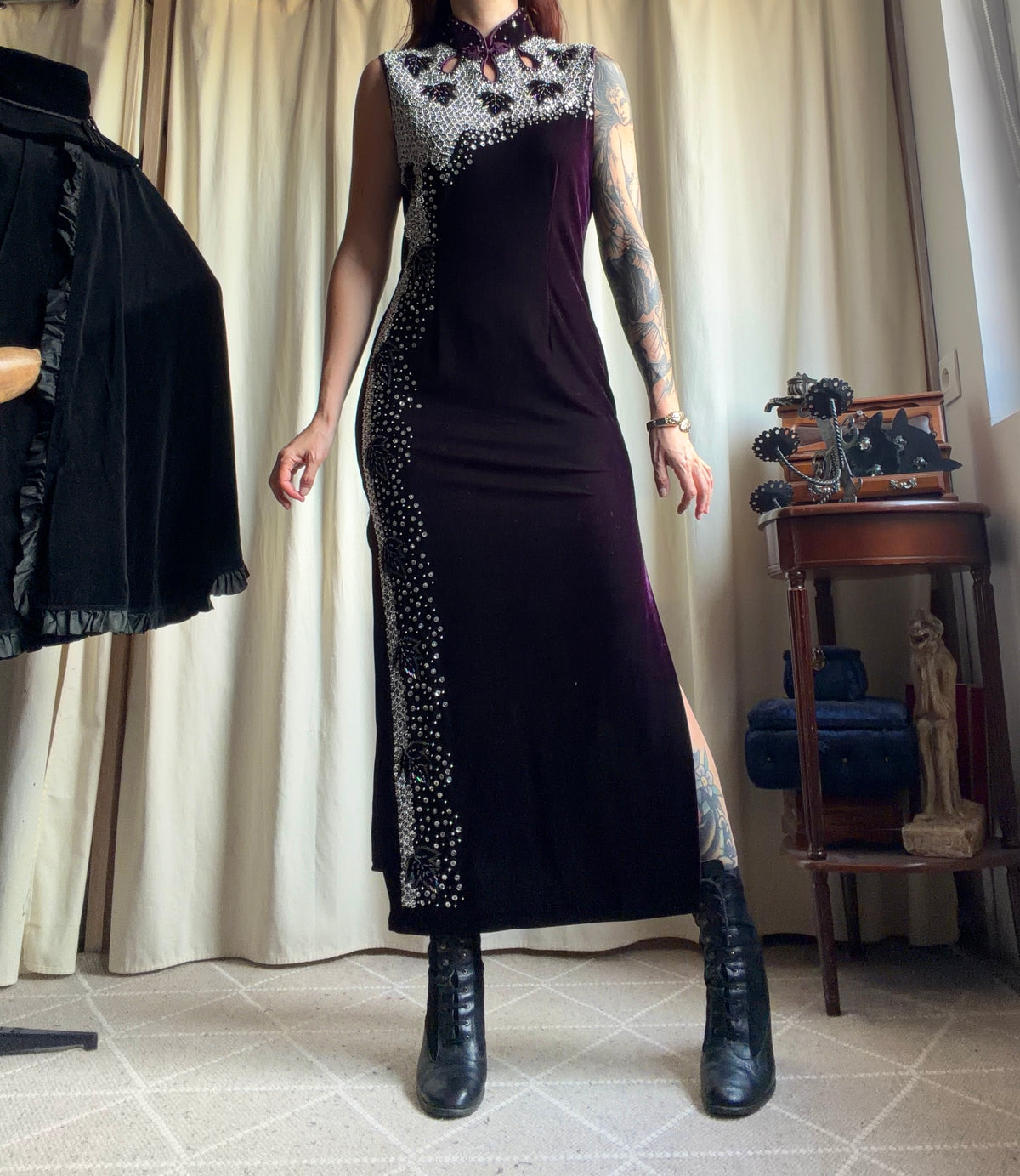 Robe longue velours violet sequins brodés col mao – taille M/L