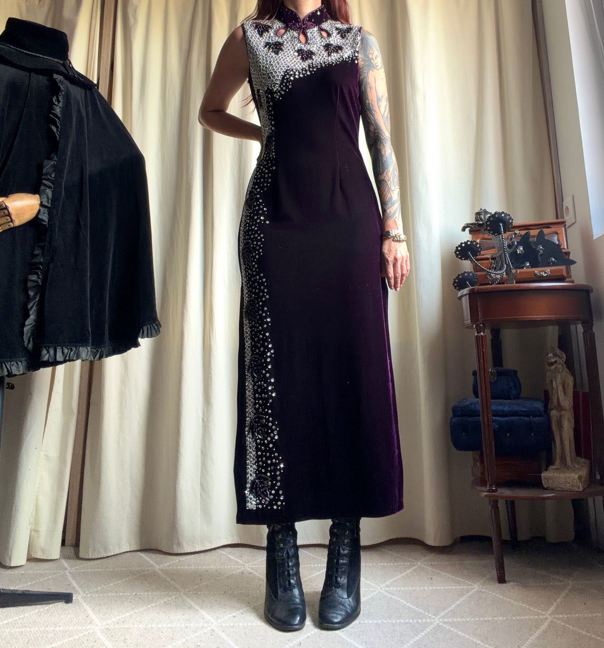 Robe longue velours violet sequins brodés col mao – taille M/L