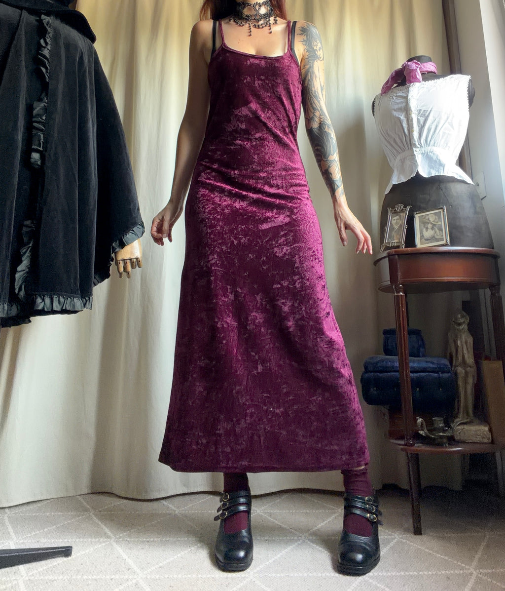 Burgundy velvet long dress with paisley patterns, gothic vampire 90s style - size M/L