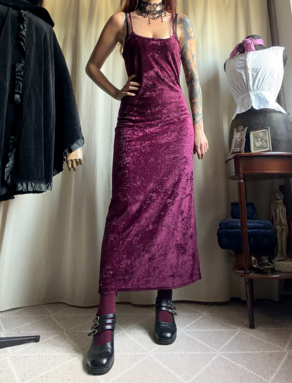 Burgundy velvet long dress with paisley patterns, gothic vampire 90s style - size M/L