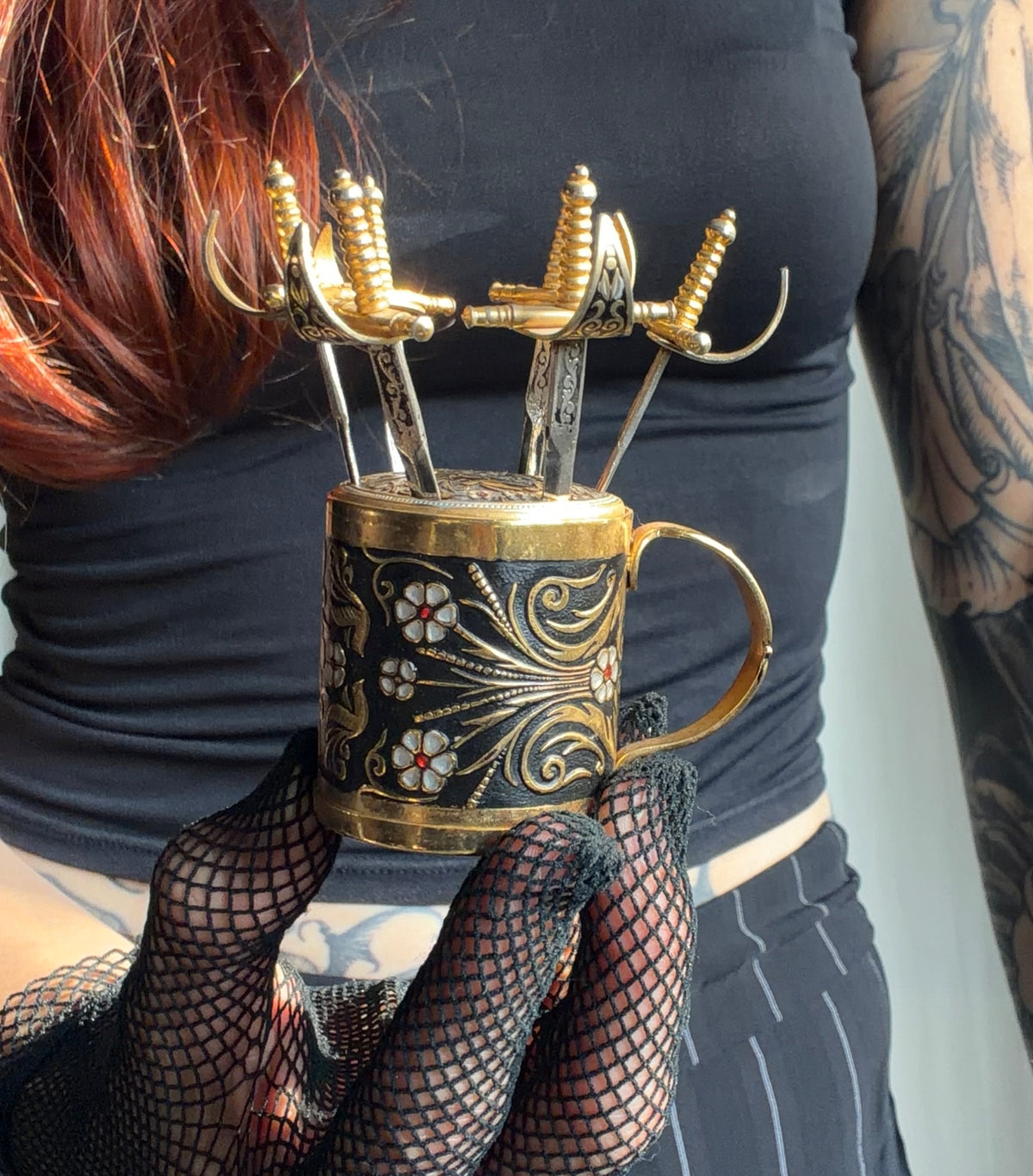 Piques apéritif mini épées avec support style vintage médieval